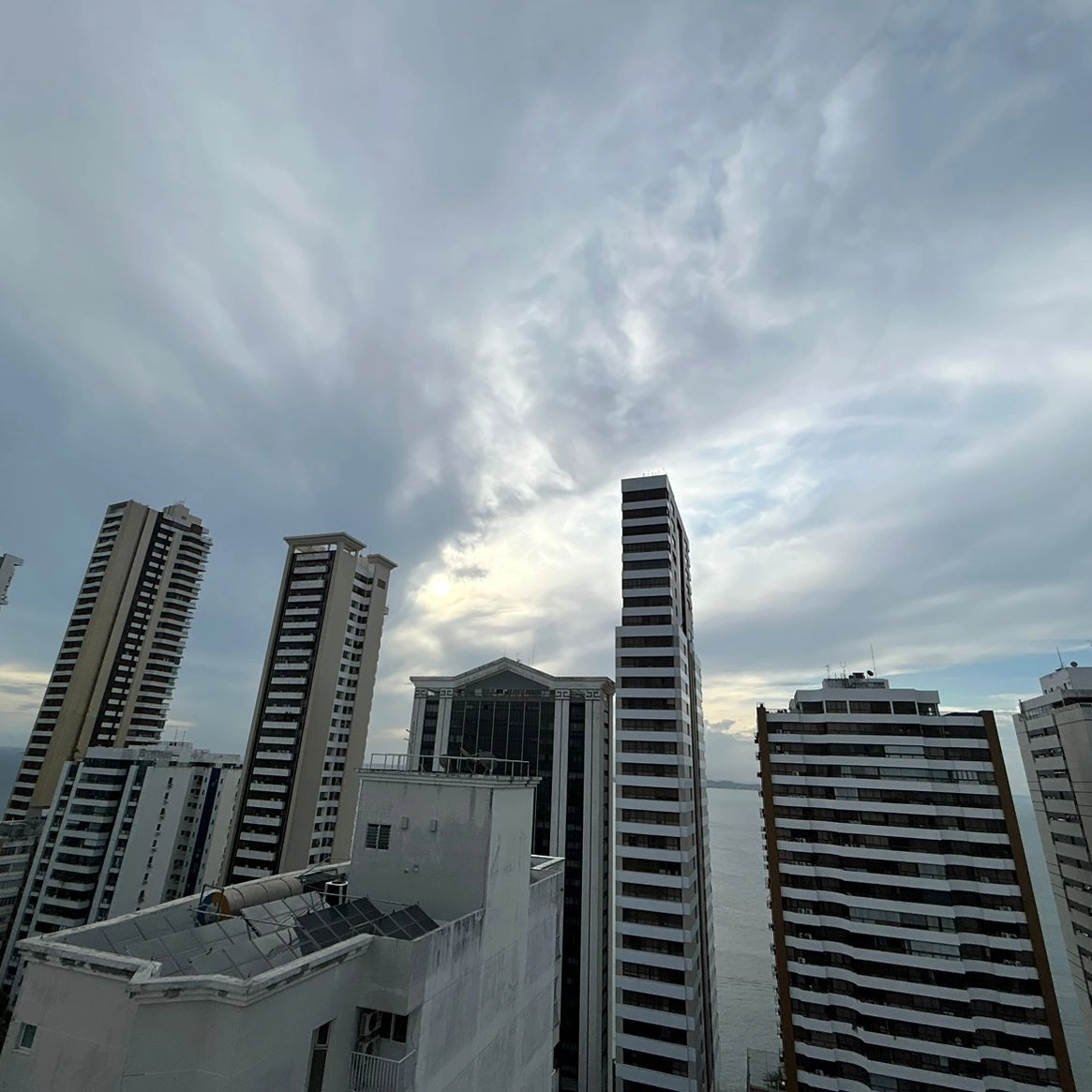 Tempo do final de semana: 188 cidades da Bahia em alerta de chuvas intensas; veja previsão