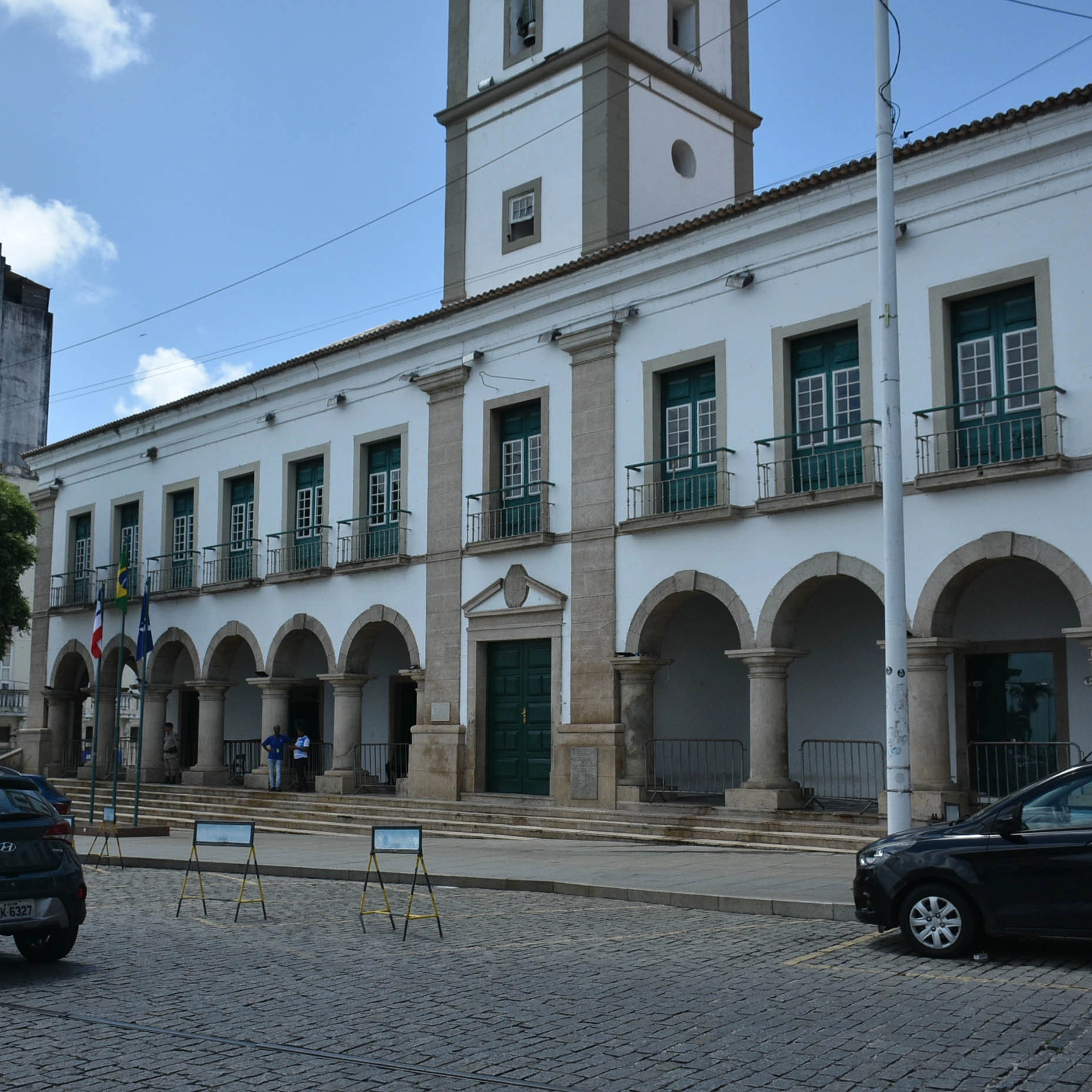 Após gastar R$ 3 mi com carros novos, Câmara de Salvador vai pagar R$ 139 mil por vagas