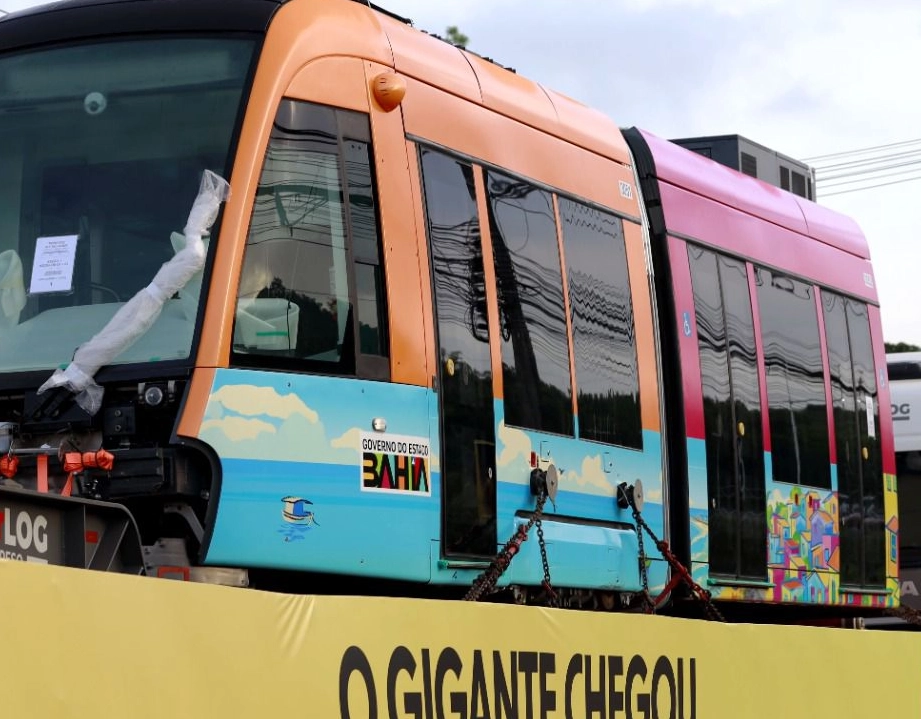 Trens do VLT chegam a Salvador; veja quando começa a operação