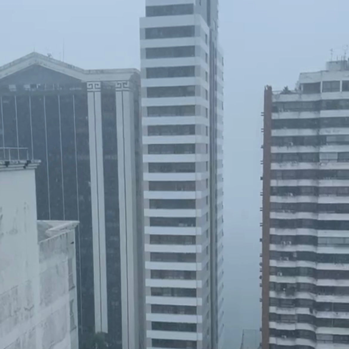 Prepara o guarda-chuva: frente fria aumenta chance de chuva em Salvador nesta semana