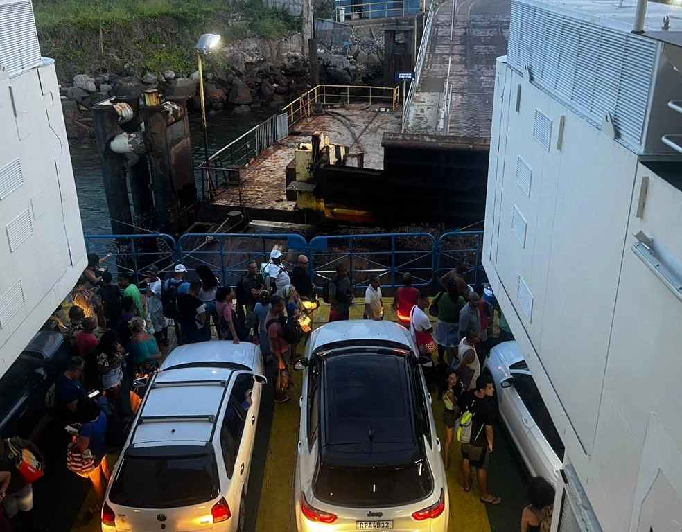 Ferry apresenta problema e fica parado 30 minutos em Salvador