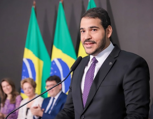 Nome forte para assumir vaga no STF, Jorge Messias participa de evento jurídico em Salvador