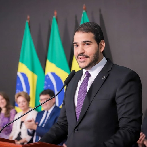 Nome forte para assumir vaga no STF, Jorge Messias participa de evento jurídico em Salvador