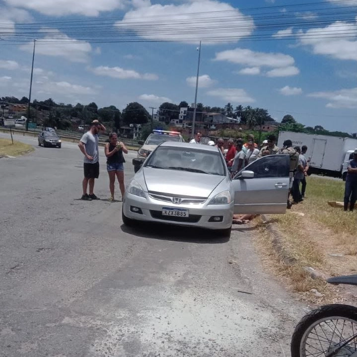 Homem é morto a tiros dentro de carro na porta do Ceasa, em Salvador