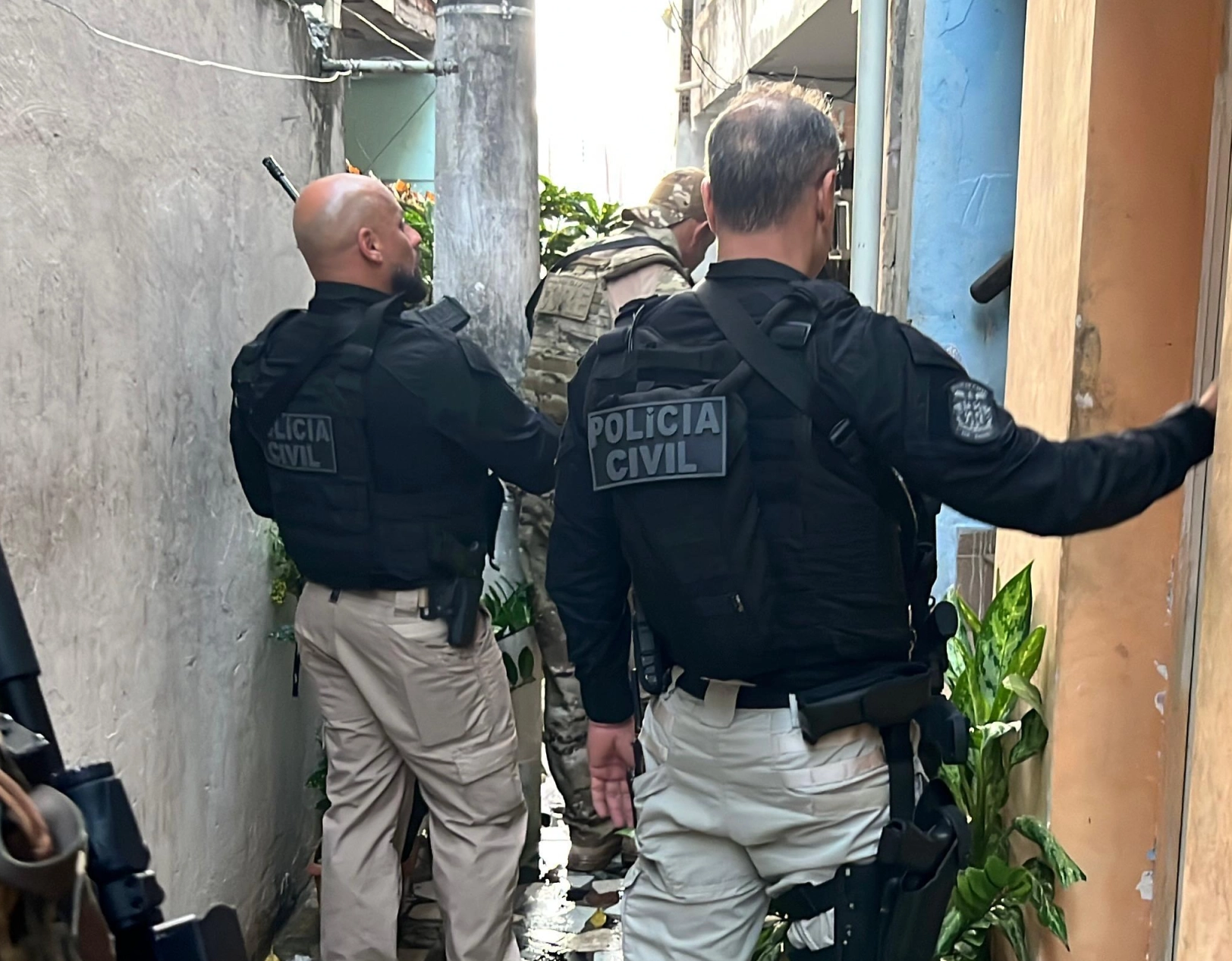 Polícia faz ação para tentar frear tiroteios em parte de Salvador; veja balanço