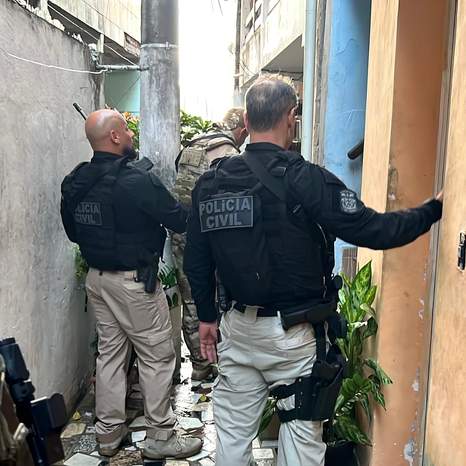 Polícia faz ação para tentar frear tiroteios em parte de Salvador; veja balanço