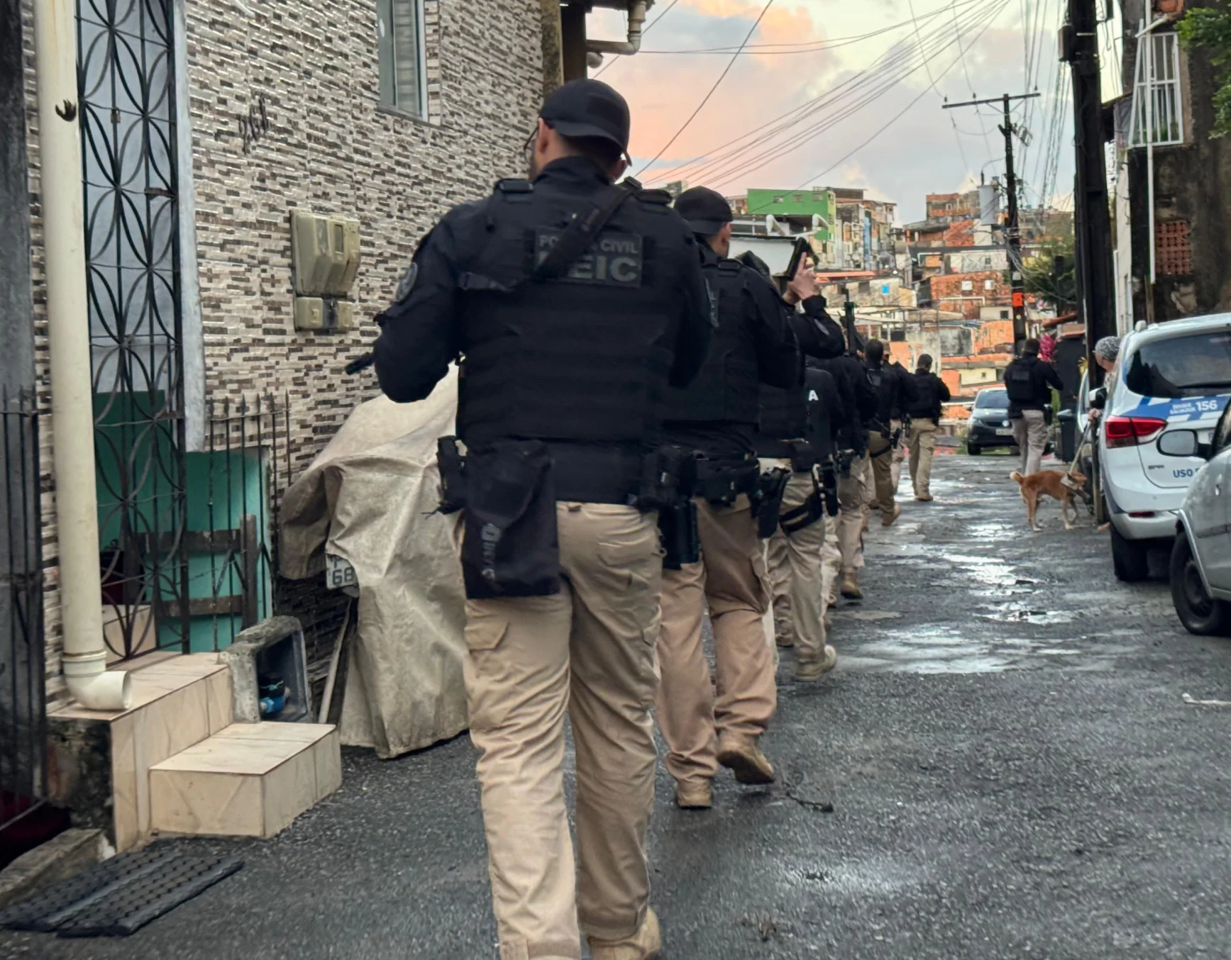 Nove pessoas são presas e uma morre durante megaoperação da Polícia Civil em Salvador e Dias D'Ávila
