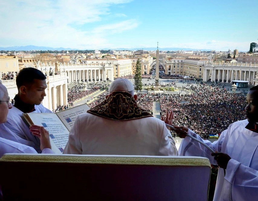 Papa Francisco abre as portas da Basílica de São Pedro e inicia o Jubileu 2025