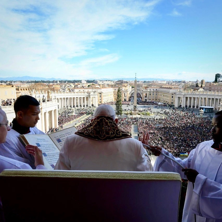 Papa Francisco abre as portas da Basílica de São Pedro e inicia o Jubileu 2025