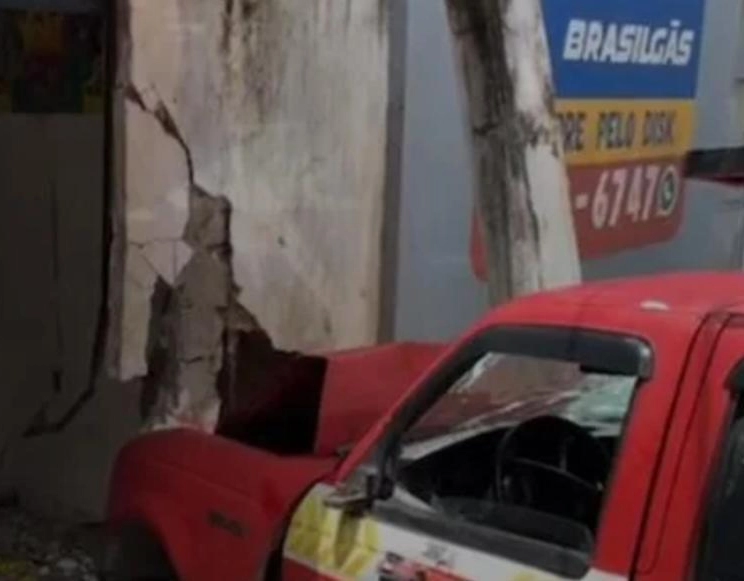 Motorista perde o controle do carro, atropela e mata reciclador no Calabetão