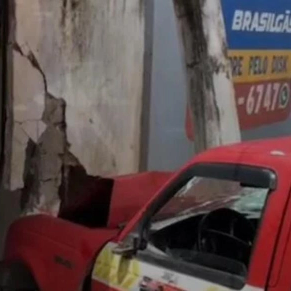 Motorista perde o controle do carro, atropela e mata reciclador no Calabetão