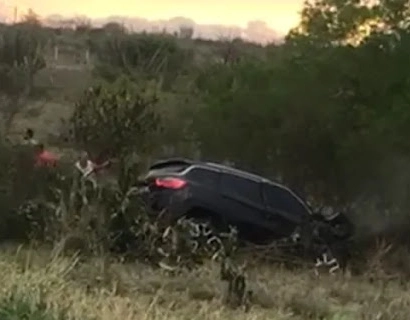 Assista: Secretário de Educação de Queimadas sofre acidente de carro na BA-120