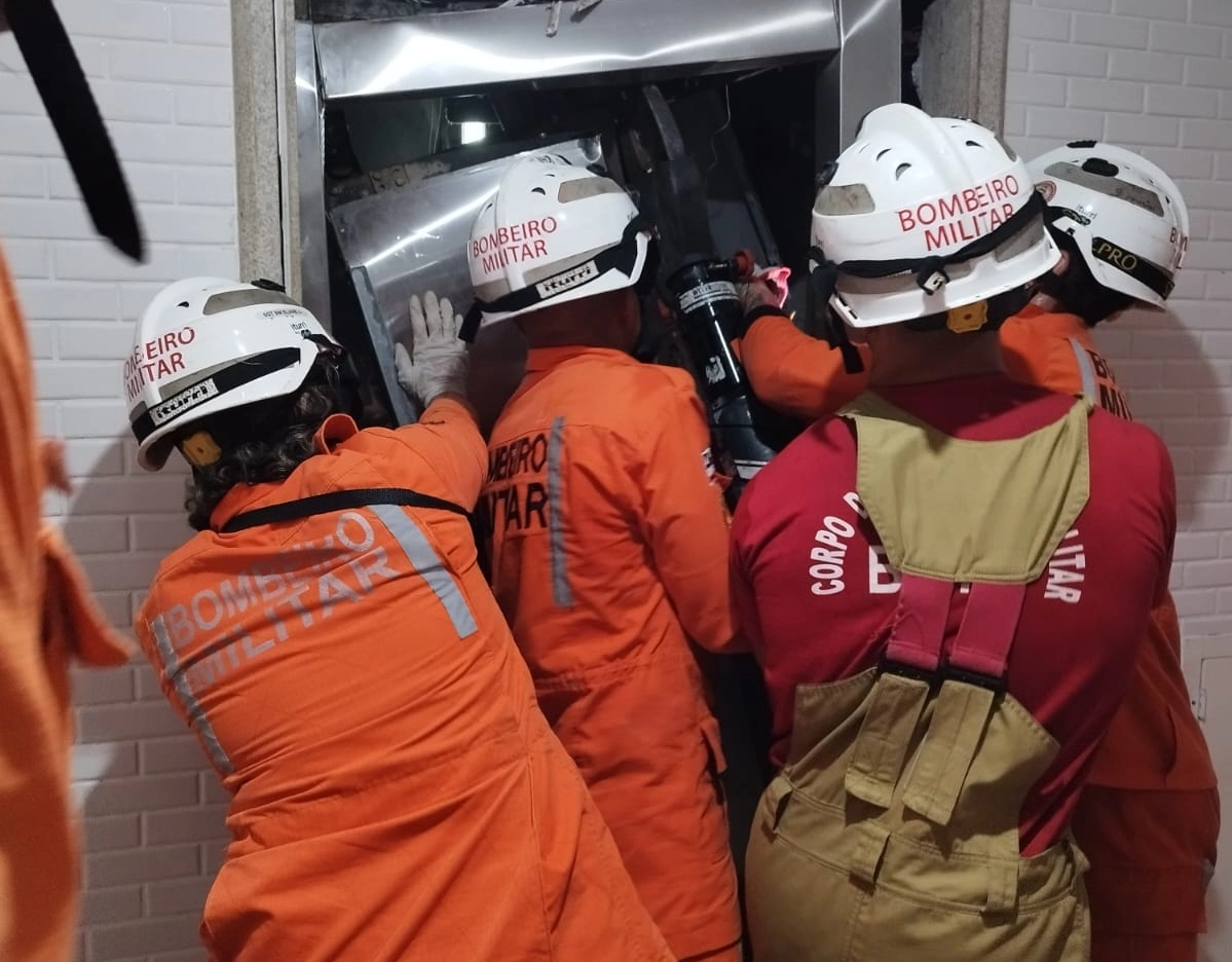 Dois morrem após elevador despencar em condomínio de luxo em Salvador