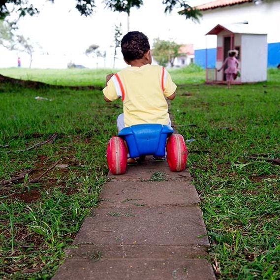 Bahia tem mais de 220 crianças aguardando por adoção