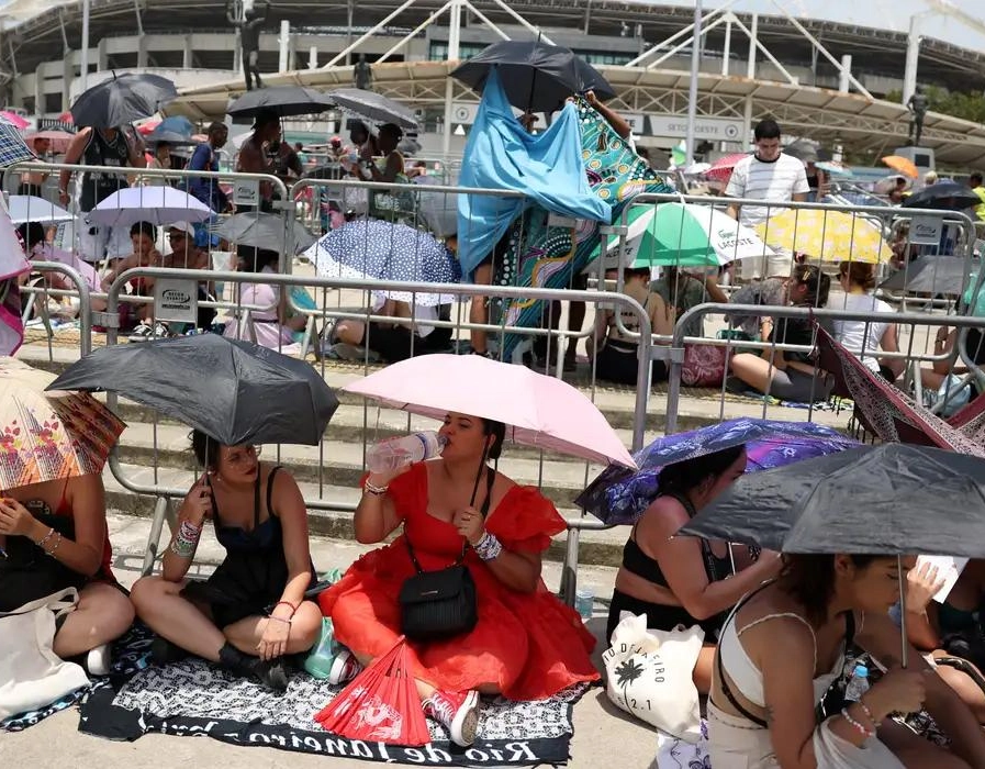 Depois de morte de Ana Clara Benevides, portaria obriga distribuição gratuita de água em eventos em dias de calor