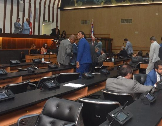 Em sessão tumultuada, deputados aprovam urgência no empréstimo de R$ 720 mi pedido por Jerônimo