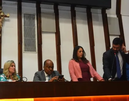 Assembleia Legislativa da Bahia aprova abono extraordinário para professores
