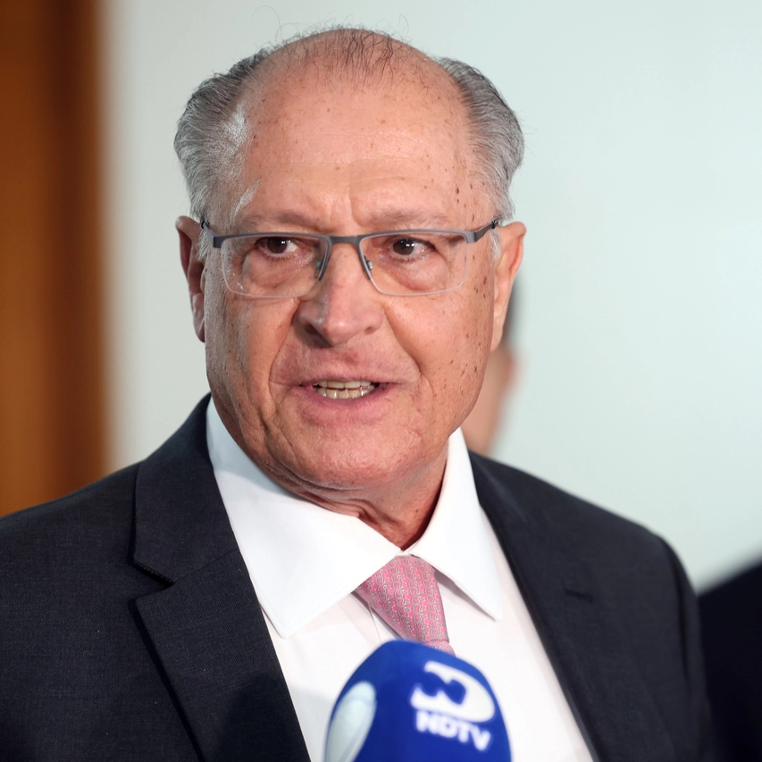 'Pix é modelo, e problema real está em tarifas dos EUA', diz Alckmin