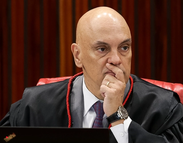 Assista: advogado de Augusto Heleno pede horário mais tarde para depoimento de cliente e Moraes ironiza