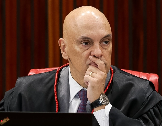 Alexandre de Moraes mantém prisão de kid preto pela trama golpista