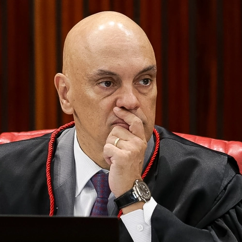 Alexandre de Moraes mantém prisão de kid preto pela trama golpista