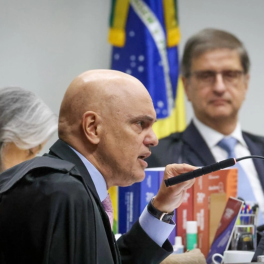 Moraes vota para condenar Jair Bolsonaro e aliados por tentativa de golpe de Estado