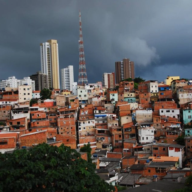 Comércio volta a funcionar após toque de recolher no Alto das Pombas