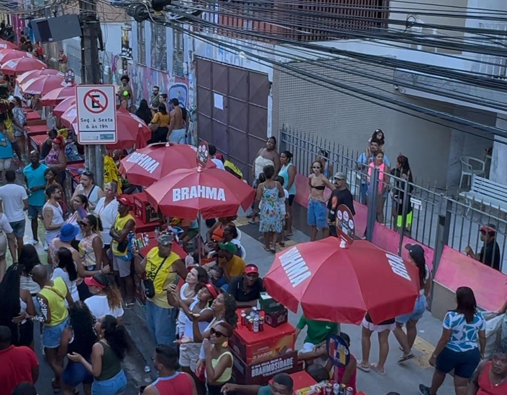 Ambev e Prefeitura de Salvador são responsabilizadas por trabalho escravo de ambulantes no Carnaval