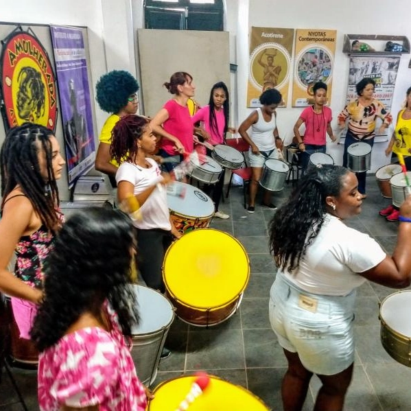 Instituto A Mulherada lança oficinas de percussão gratuitas no Centro Histórico