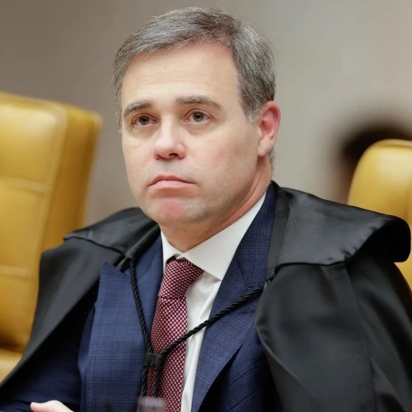 André Mendonça manda prender investigados por fraudes no INSS na Operação Sem Desconto