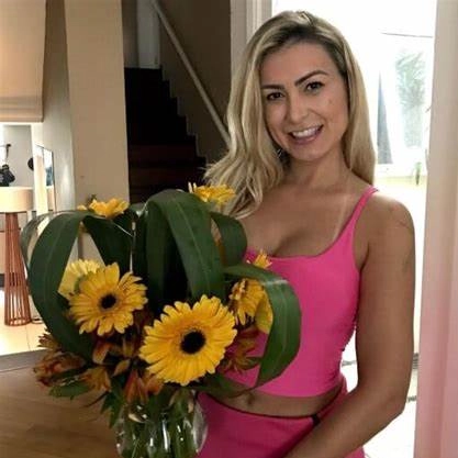 Andressa Urach de R$ 1,99 a desativada no instagram