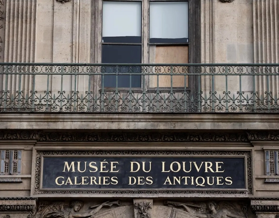 Joias levadas do Louvre valem R$ 550 milhões, diz promotora francesa