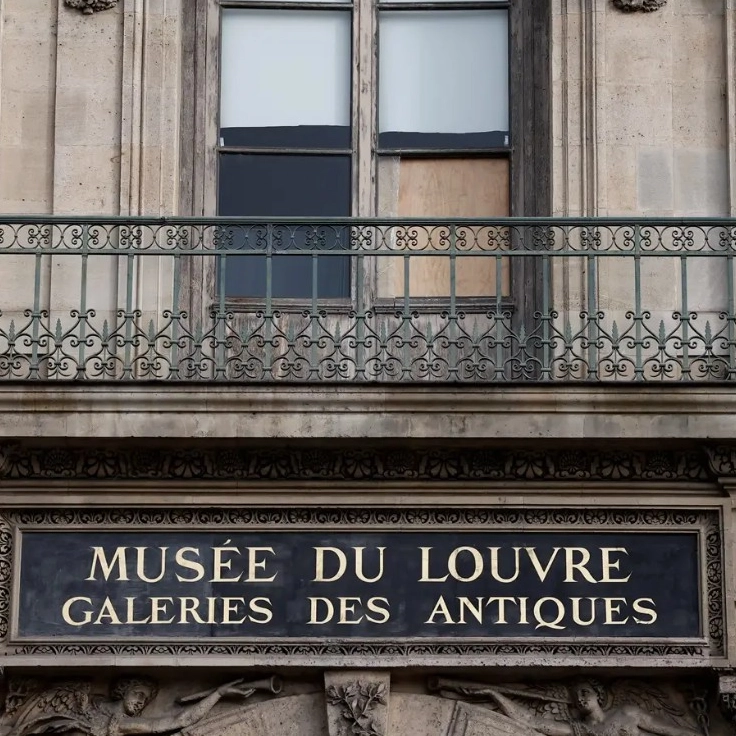 Joias levadas do Louvre valem R$ 550 milhões, diz promotora francesa
