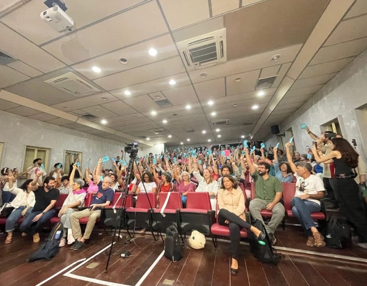 Professores da UFBA fazem nova assembleia e decidem encerrar greve