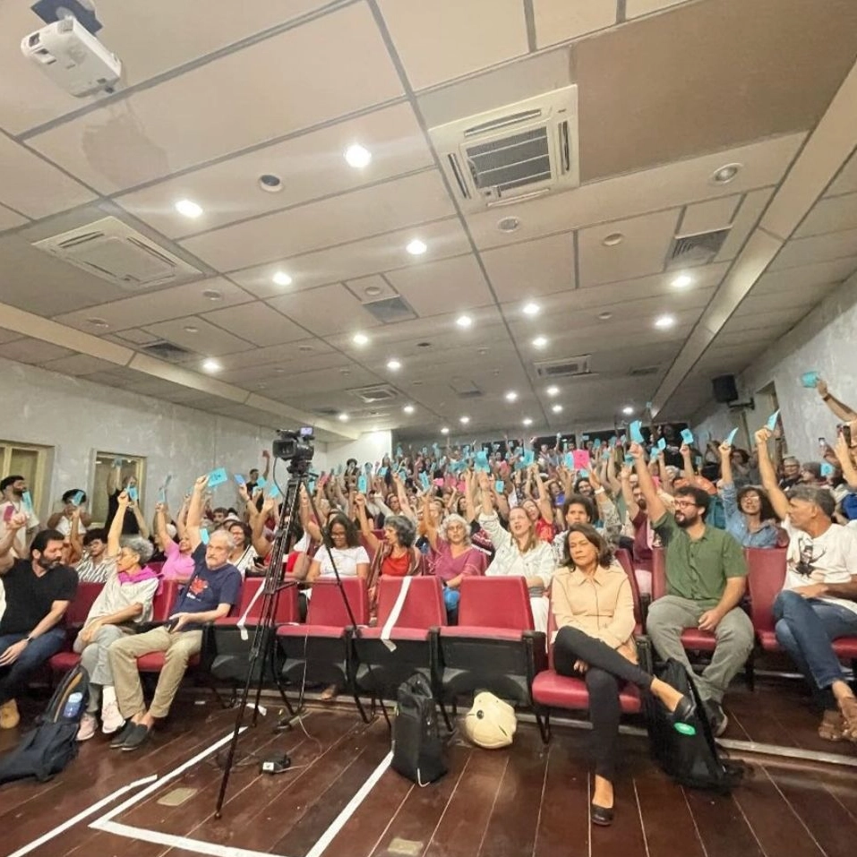 Professores da UFBA fazem nova assembleia e decidem encerrar greve