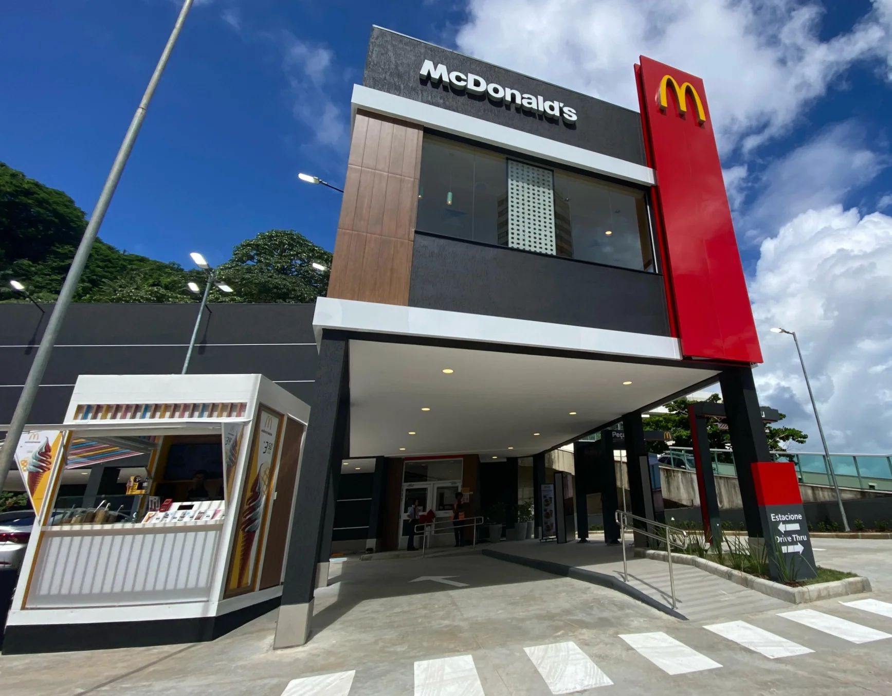 Novo McDonald’s em Ondina gera 55% oportunidades de primeiro emprego