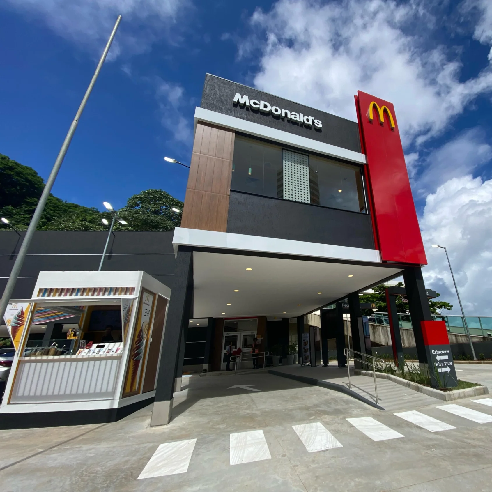 Novo McDonald’s em Ondina gera 55% oportunidades de primeiro emprego