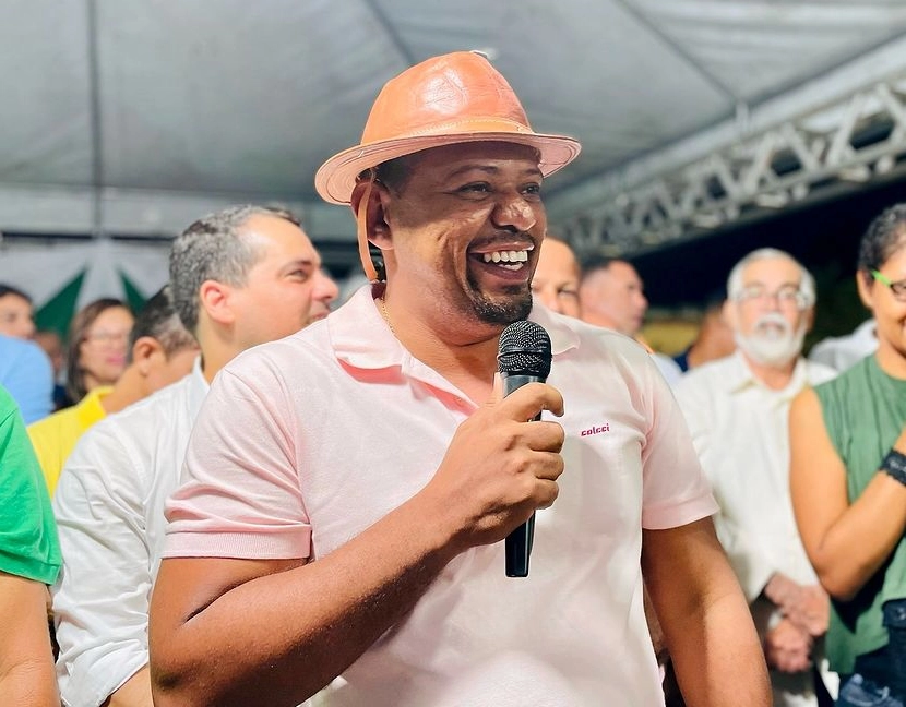 Médico, prefeito baiano faz atendimento em homem que passou mal durante show; assista
