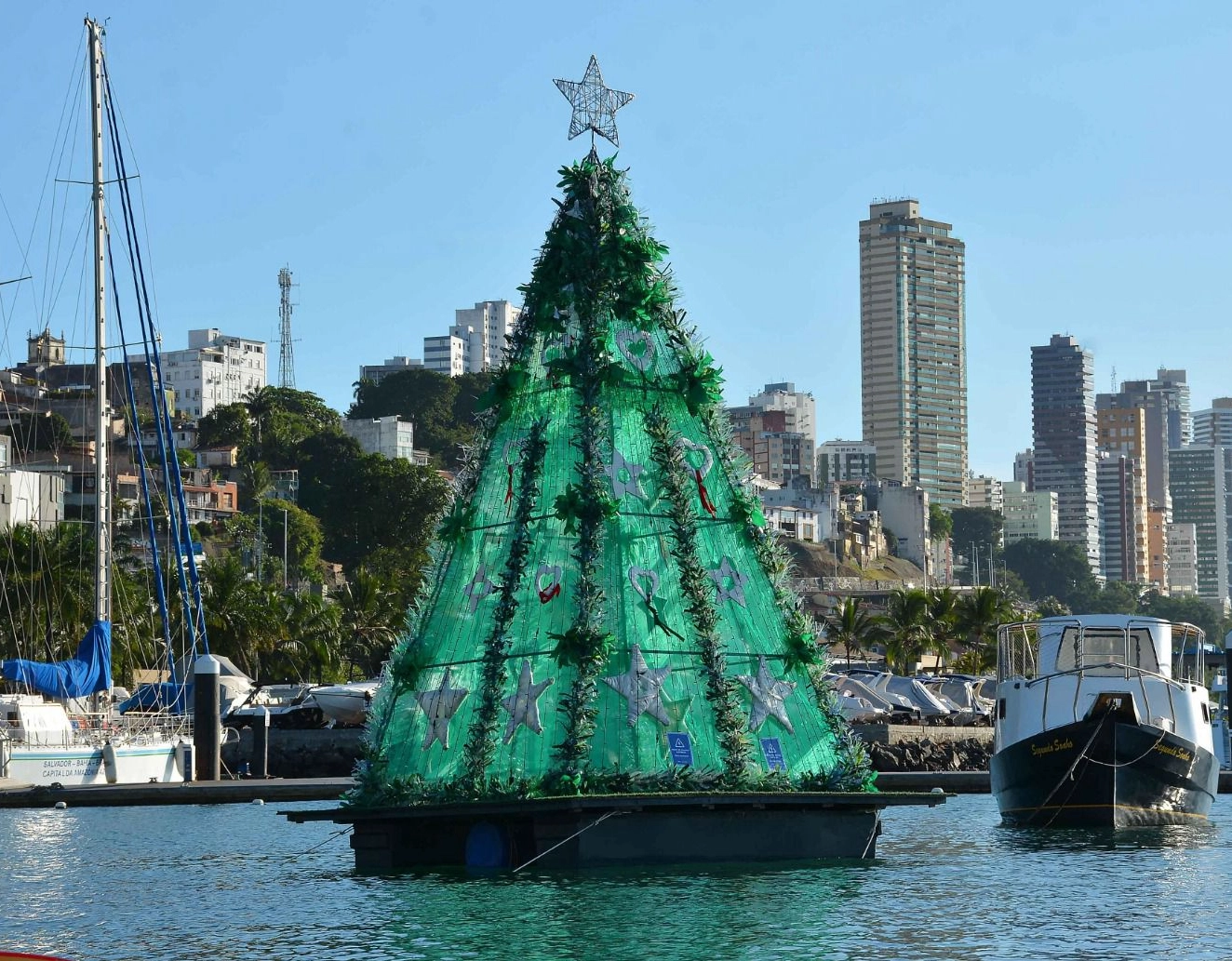 Árvore de natal flutuante será inaugurada nesta quinta em Salvador