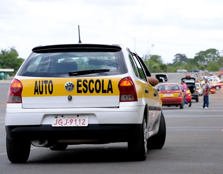 Lula autoriza consulta para acabar com aulas obrigatórias em autoescolas