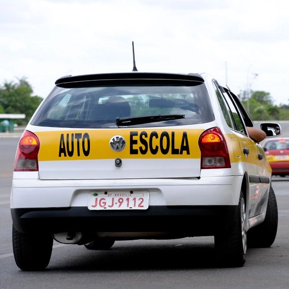Lula autoriza consulta para acabar com aulas obrigatórias em autoescolas