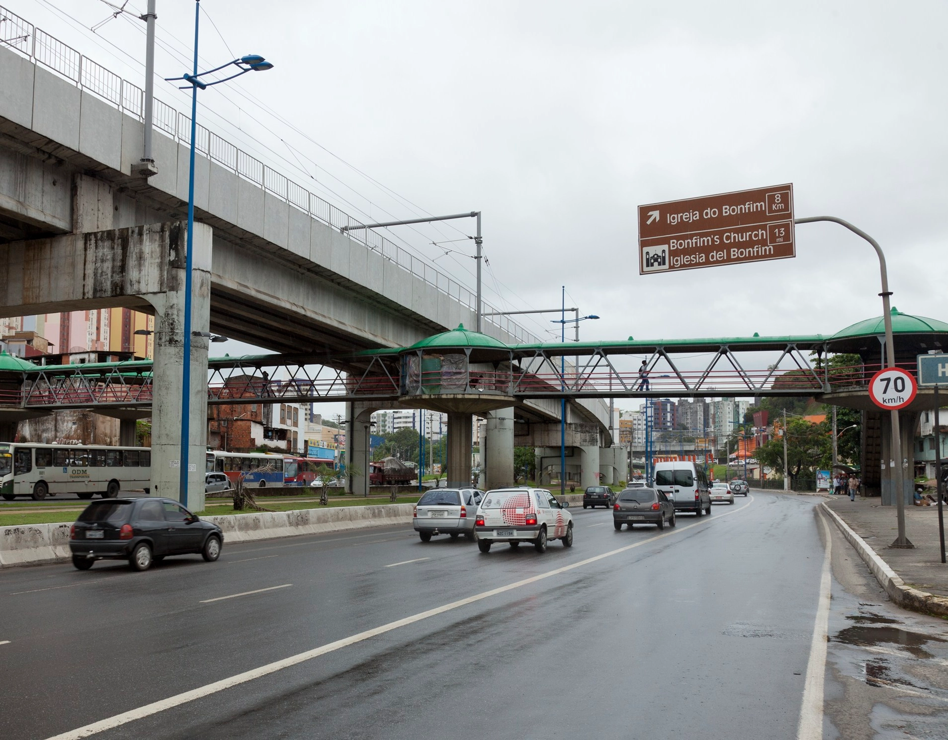 Corpo encontrado em passarela da Av. Bonocô seria de travesti