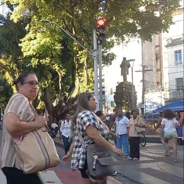 Maioria dos brasileiros defende democracia, mas índice cai, revela pesquisa