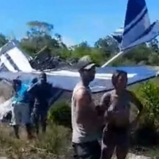 Assista: avião monomotor cai na Bahia e deixa feridos