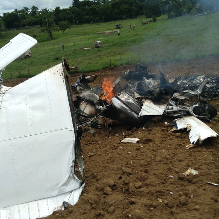 Avião cai em São Sebastião do Passé e uma pessoa morre