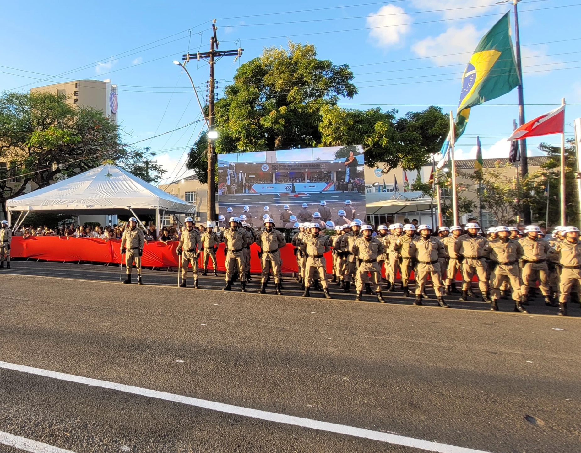 Bicentenário da PM é comemorado com desfile na Vila Militar do Bonfim