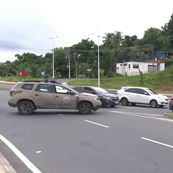 Mulher morta na 29 de Março depois de pular de carro em movimento é identificada