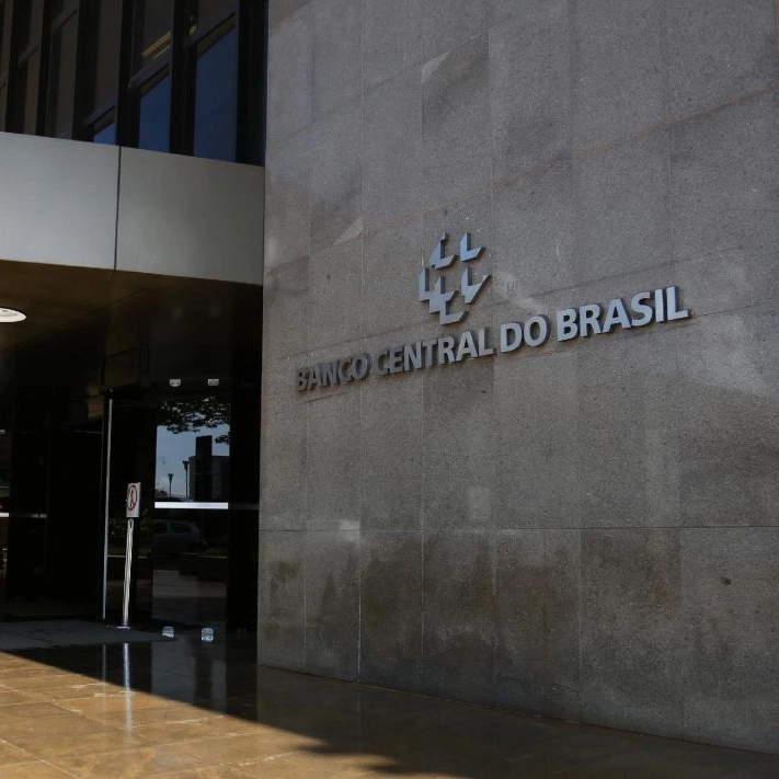 Banco Central tem até o meio-dia para explicar liquidação do Master