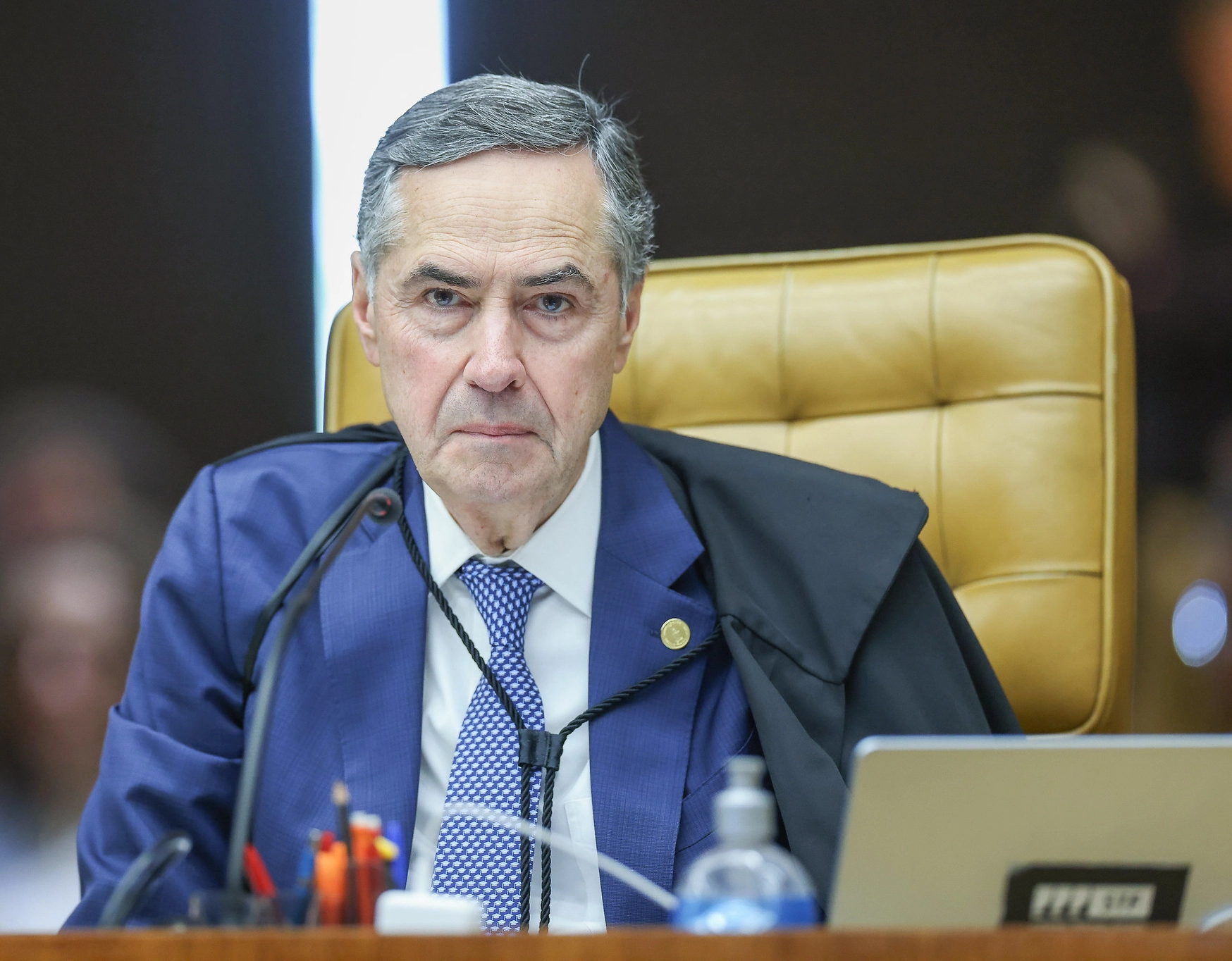 Barroso pede sessão extraordinária para votar descriminalização do aborto antes de deixar o STF