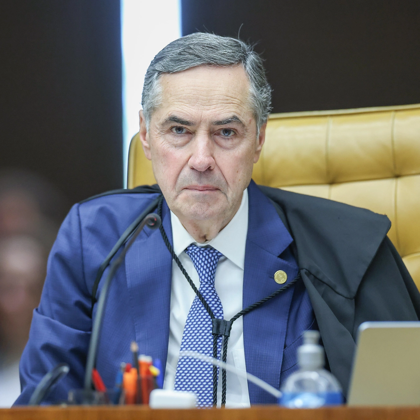 Barroso pede sessão extraordinária para votar descriminalização do aborto antes de deixar o STF